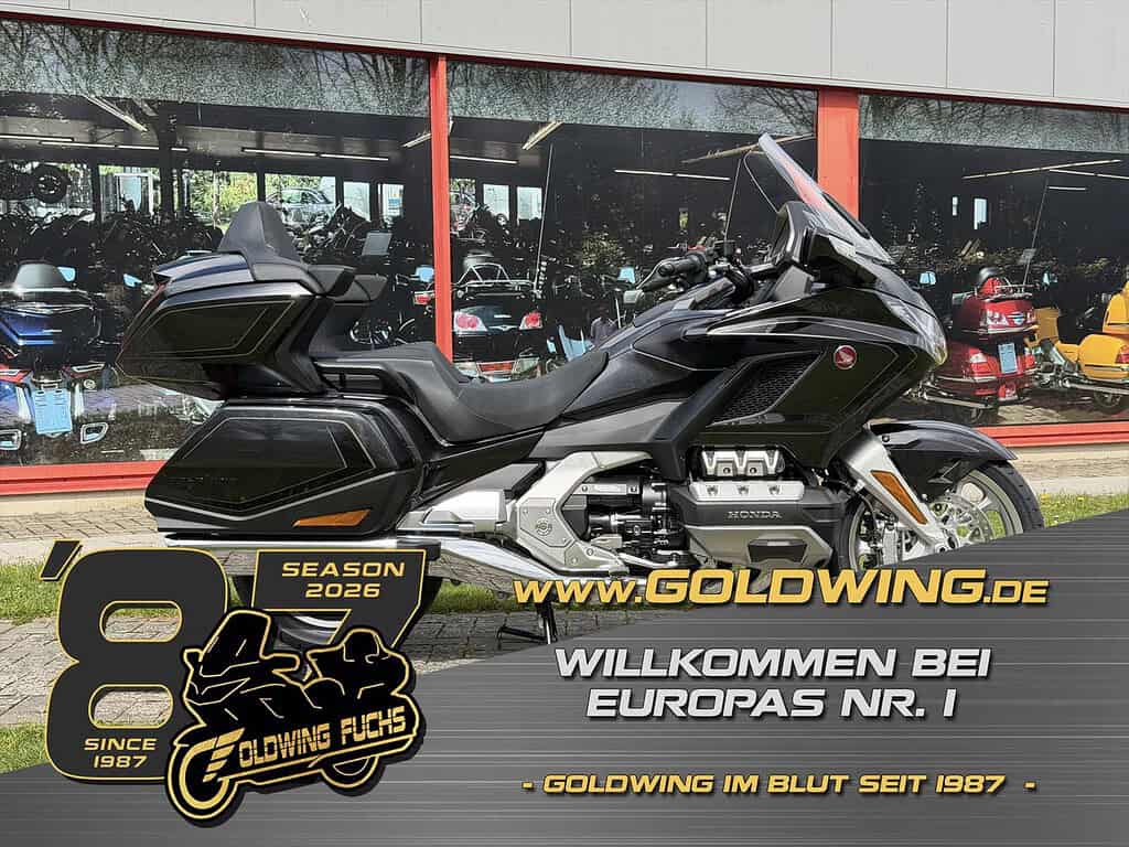 Schwarze Honda Goldwing vor dem Showroom von Goldwing Fuchs in Uslar.